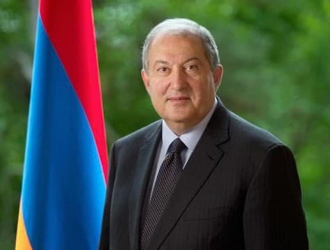 Президент НКАУ Ашот Аванесян поздравляет Президента РА Армена Саркисяна с Днём рождения